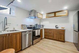 Modern 1BR Lower Level Private Entry & Backyard - 5