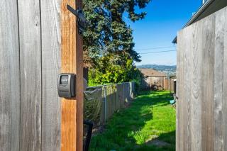 Modern 1BR Lower Level Private Entry & Backyard - 1