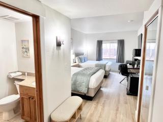 Remodeled 2Q Near Park City with Pool & Hot Tub -2070 - 0