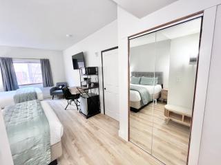 Remodeled 2Q Near Park City with Pool & Hot Tub -2070 - 8