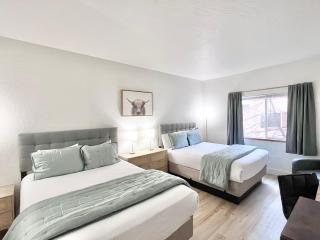 Remodeled 2Q Near Park City with Pool & Hot Tub -2070 - 6