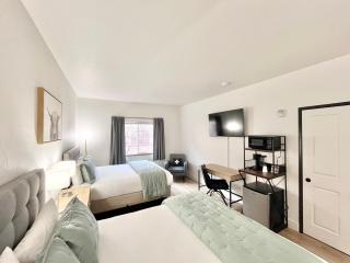 Remodeled 2Q Near Park City with Pool & Hot Tub -2070 - 4