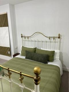 Stylish 2 bed, central city apartment & free park - 5
