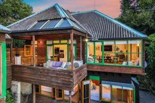 Tree Top Retreat in Central City - By KOSH BNB - 9
