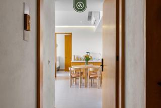 New Listing 2BR condo near the ocean with pool, gym, WiFi, and parking. - 4