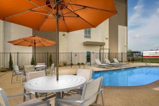 Holiday Inn Express & Suites Bay City by IHG - 1