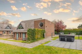 Spacious villa in Rijs near IJsselmeer and forest - 0