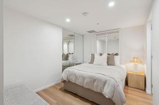 Sweeping Views Avalon 2 bedroom Designer Apartment - 5