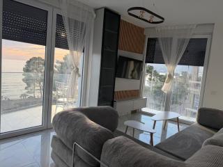 Apartment with Balcony and sea view - 0