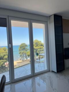 Apartment with Balcony and sea view - 3
