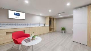 Holiday Inn Express Shanghai Gubei by IHG - 3