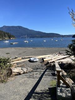 Pebbly Beach Suite in Snug Cove - 3