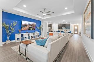 Close to CotA & Downtown Spacious & Luxe 4BR - 0