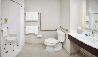 Holiday Inn Express & Suites Windsor East - Lakeshore by IHG - 8