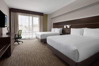 Holiday Inn Express & Suites Woodside LaGuardia Airport - 7