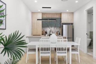 OTTO - Sleek and Stylish City Convenience - 6