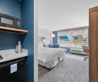 Holiday Inn Express & Suites Marinette by IHG - 8