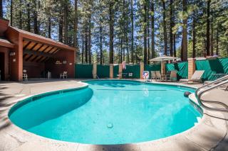 Townhouse Art Gallery in Mammoth's Best Location - 9