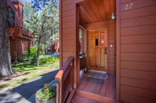 Townhouse Art Gallery in Mammoth's Best Location - 1