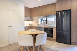 Contemporary Townhouse - Near CBD & Gated Parking - 9