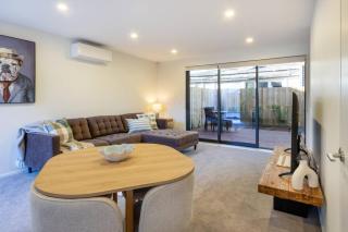 Contemporary Townhouse - Near CBD & Gated Parking - 7
