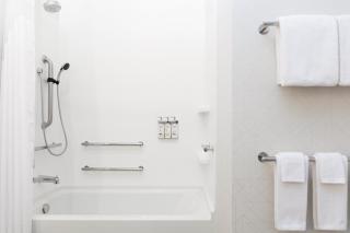 Holiday Inn Express & Suites Roseburg North by IHG - 1