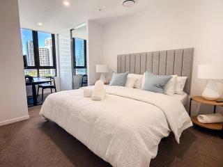 Surfers 1BR Beach Pool Gym Carpark Access - 7
