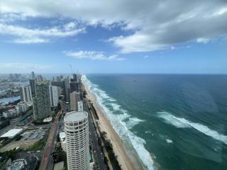 Meriton L47 with SeaViews and CarPark - 6