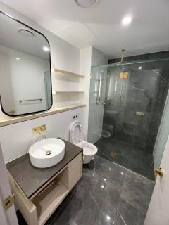 Meriton L47 with SeaViews and CarPark - 4
