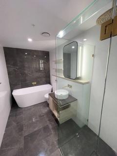 Meriton L47 with SeaViews and CarPark - 1