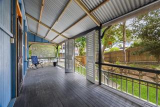 Charming Queenslander Sleeps 6 Near CBD and Park - 5