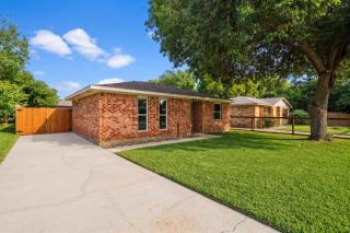 Seabrook Sanctuary Cozy 3BR Home Perfect for Families Privacy & Comfort Galore - 8