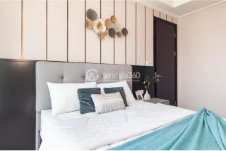 Menteng park emerald 2 bedroom strategic location woth balcony spacious - 0