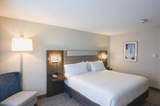 Holiday Inn Express & Suites Marquette by IHG - 6