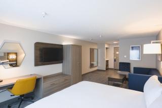 Holiday Inn Express & Suites Marquette by IHG - 5