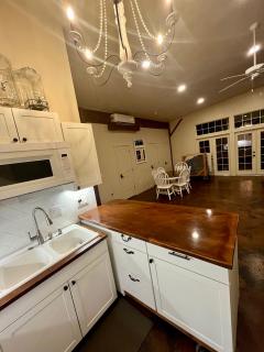 Red Roof Lodge• hot tub• 18 beds• venue• treehouse - 1