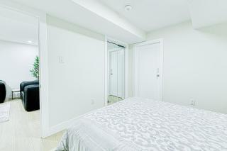 Luxury 3BR Suite, EV Charger, Long Stays - 9