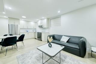 Luxury 3BR Suite, EV Charger, Long Stays - 4