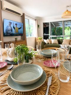 Chic Urban Escape in Norman Park - Holiday Home - 5