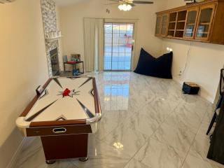 Spacious pool home Game Room Sleeps Large Groups - 2
