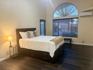 Spacious pool home Game Room Sleeps Large Groups - 1
