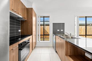 Brand-New 4BR Family Home in Park Ridge - 5