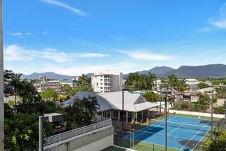 Belle Escapes 101 Rydges Plaza Esplanade with Panoramic Ocean Views - 4
