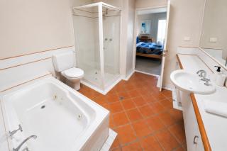 Sea Breeze Apartment - Direct Ocean Views - Top Floor - Perth - 3