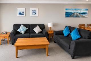 Sea Breeze Apartment - Direct Ocean Views - Top Floor - Perth - 6