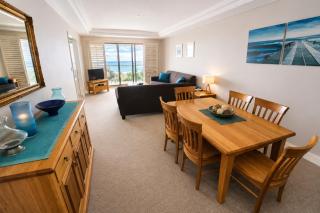 Sea Breeze Apartment - Direct Ocean Views - Top Floor - Perth - 9