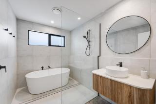 10 Landsborough Pde - 4