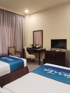 Narita Hotel Tangerang - 1