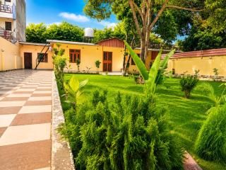 A2 Villa by JMD - Peaceful Stay Near Expo Mart - 9