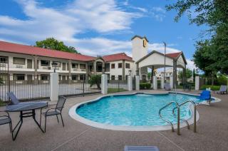Super 8 by Wyndham Houston/Brookhollow NW - 3